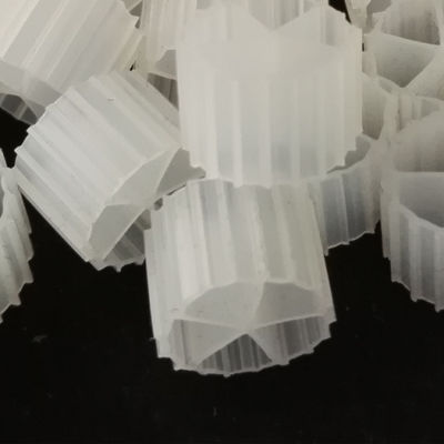 HDPE Plastic Biological Floating Filter Media 10*7mm For Ponds