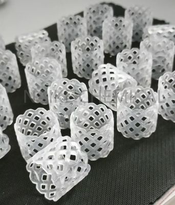 Anello di imballaggio della torre della rete in plastica in PP da 25 mm, 38 mm, 50 mm per unità di urea nell'industria dei fertilizzanti